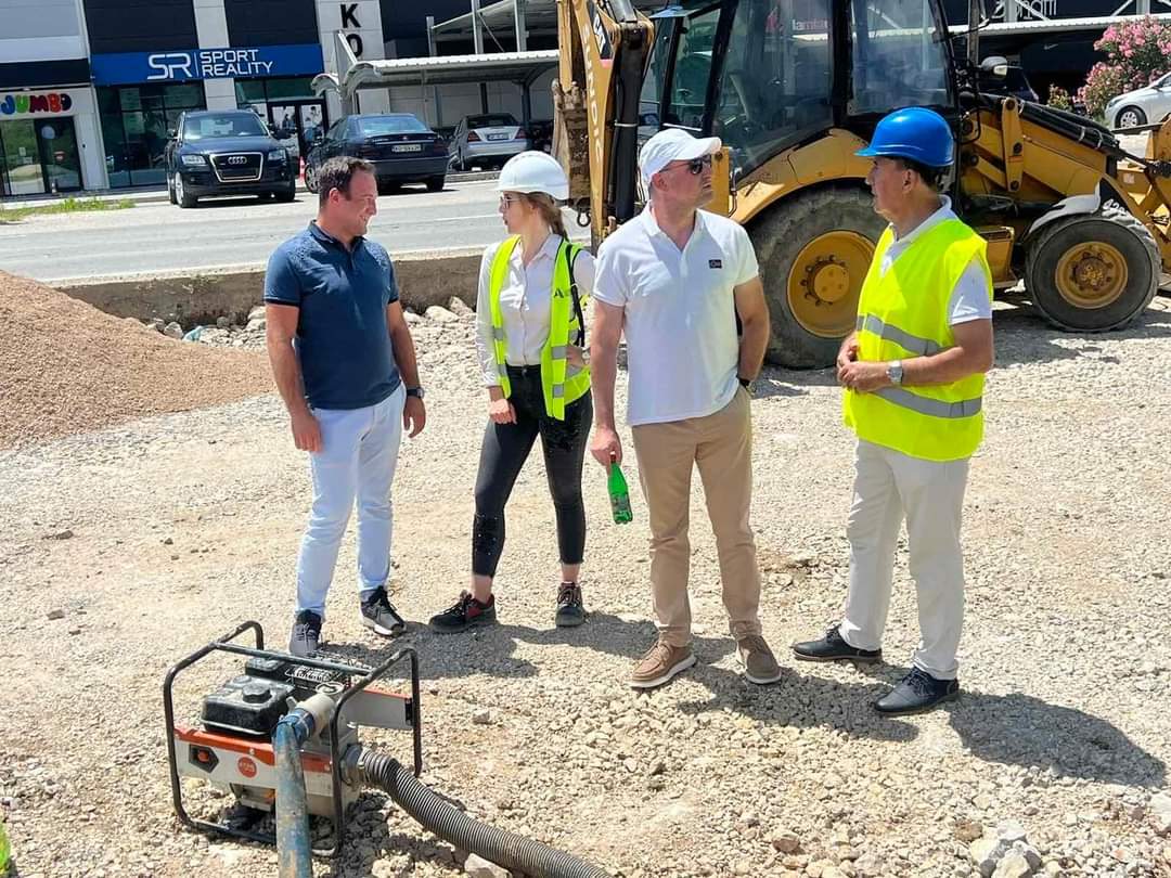 Lakušić: Posjeta gradilištu bulevara Lastva Grbaljska – Tivat pružila je uvid u napredak radova i potvrdila posvećenost svih uključenih strana ka uspješnom završetku ovog važnog infrastrukturnog projekta