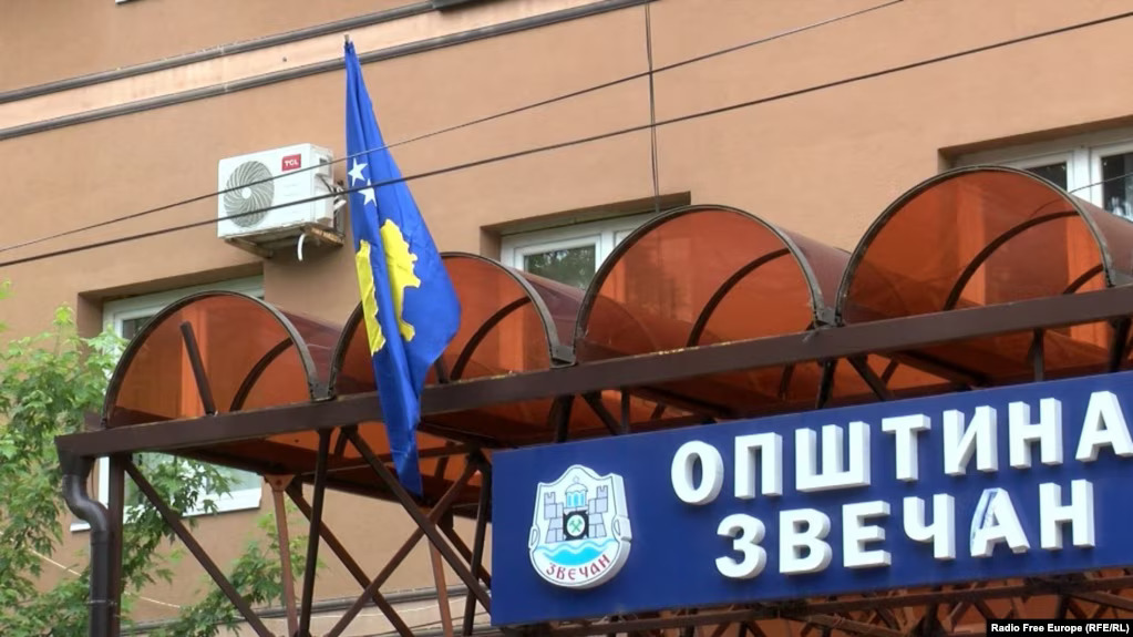 Zapaljena vozila opštine Zvečan, policija sumnja da je požar podmetnut