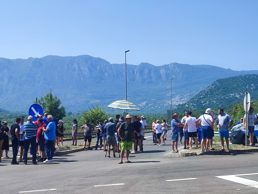 Zbog neispunjenih zahtjeva Crmničani ponovo blokiraju Sozinu na tri sata