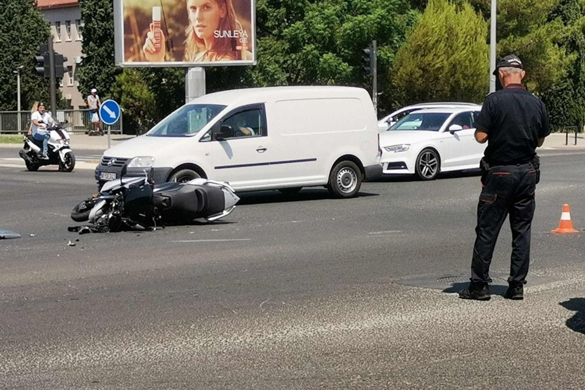 Podgorica: Sudar motora i putničkog vozila, motociklista lakše povrijeđen