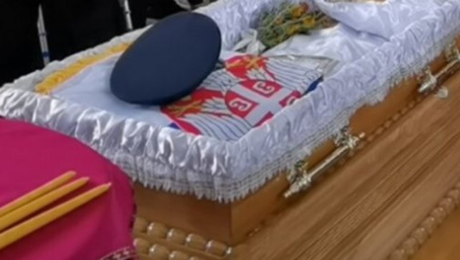Prekriven zastavom zemlje za koju je život dao: Sahranjen Nikola Krsmanović kog je ubio albanski terorista