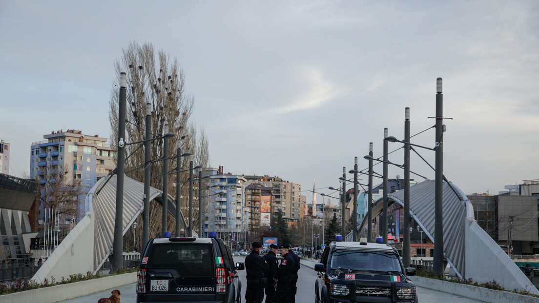 Novi incident u Kosovskoj Mitrovici: Albanac flašom gađao srpske novinare