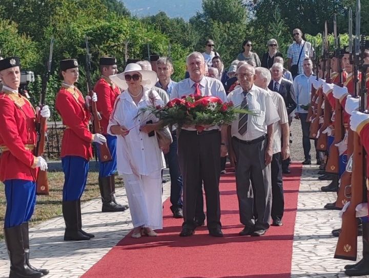 Delegacija SOBNOR-a Crne Gore i NOR-a položili vijence na Spomenik palim rodoljubima na Lazinama