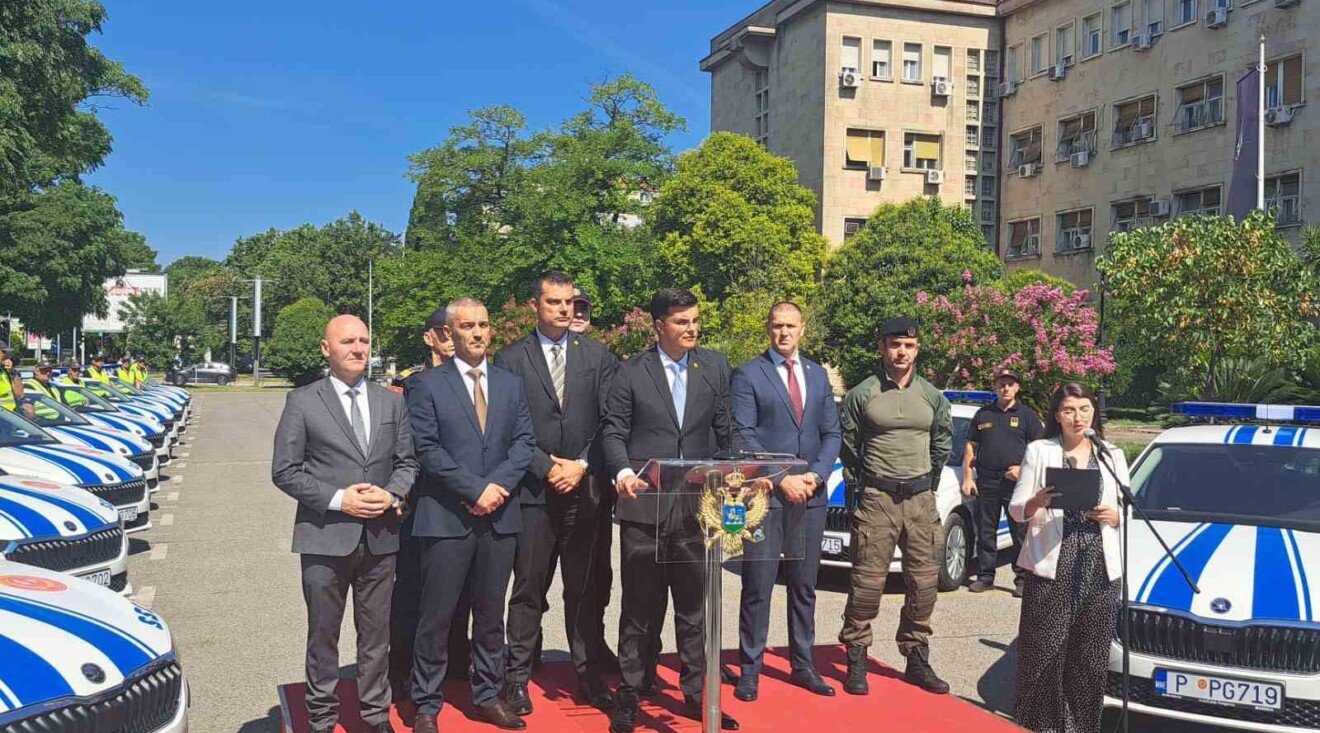 Predstavljena vozila policije sa natpisom na ćirilici, Šaranović najavio još ulaganja