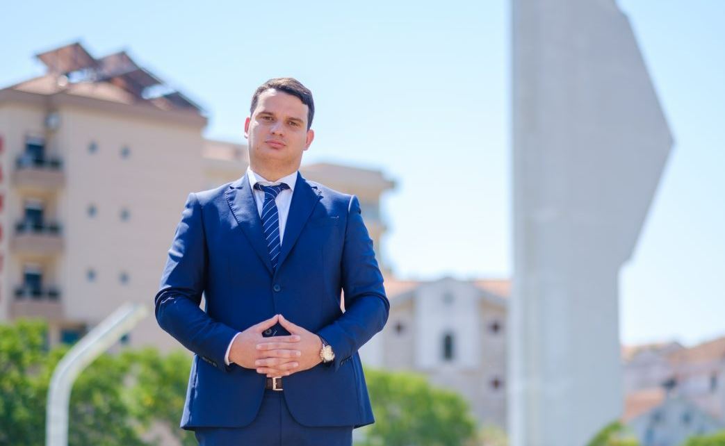 Odžićeve teorije zavjere: Rekonstrukcija Vlade završni udarac DF-a u potapanju PES-a, prijevremeni izbori put ka rješenju beznađa Crne Gore i regiona