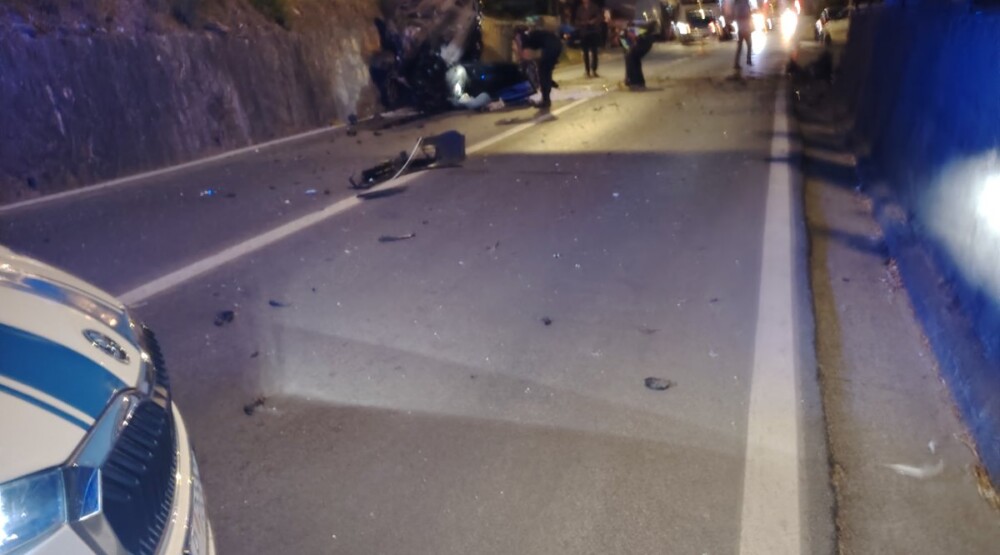 Automobil udario u zid, poginuo dvadesetogodišnji mladić