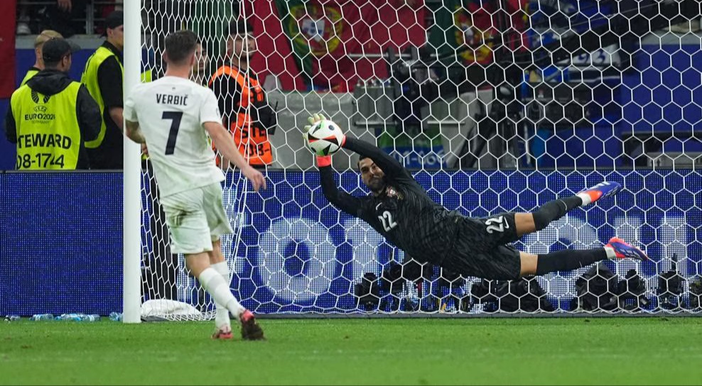 Košta odbranio tri penala i spasio Ronalda