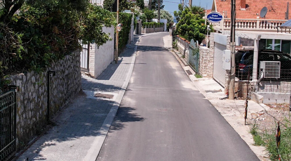 Izgrađeni trotoari u Krašićima i obnovljena Ljetnja pozornica u Donjoj Lastvi