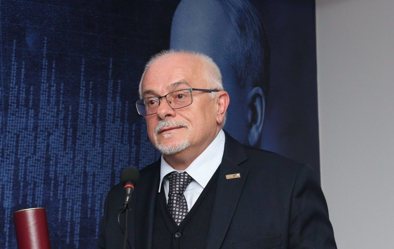 Da bi bio „PERSONA NON GRATA“, moraš prethodno biti PERSONA