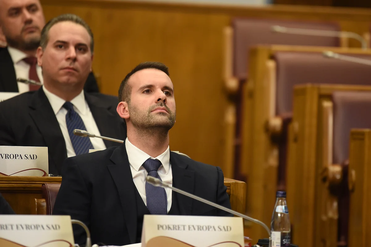 Da li je DPS spremao skupštinski performans?; Spajić: Nikolić tražio da premijerski sat bude u ponedjeljak