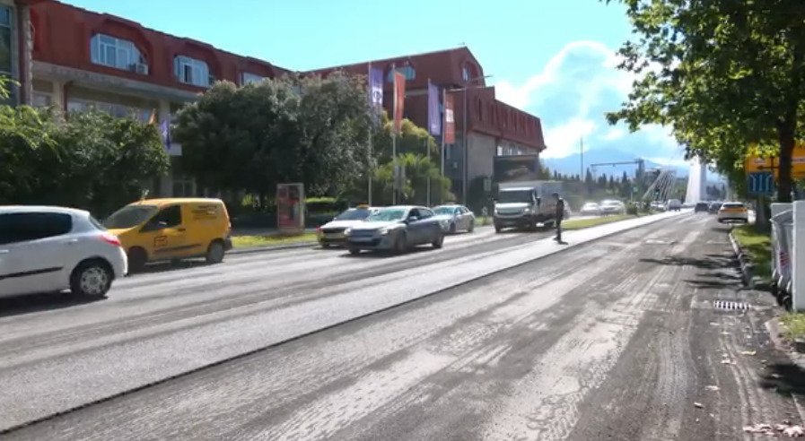 Saobraćajna gužva u centru Podgorice nakon što je most Milenijum zatvoren zbog asfaltiranja ulice