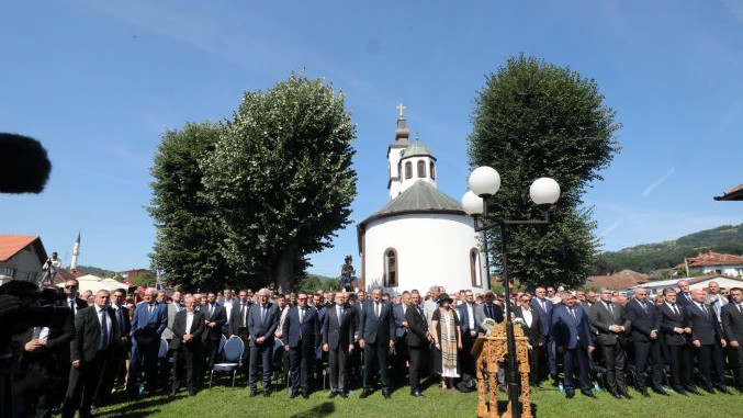 Nastavlja se Milova politika: Crnogorski zvaničnici „zaboravili“ da se poklone srpskim žrtvama u Bratuncu, ali najavili odlazak u Srebrenicu