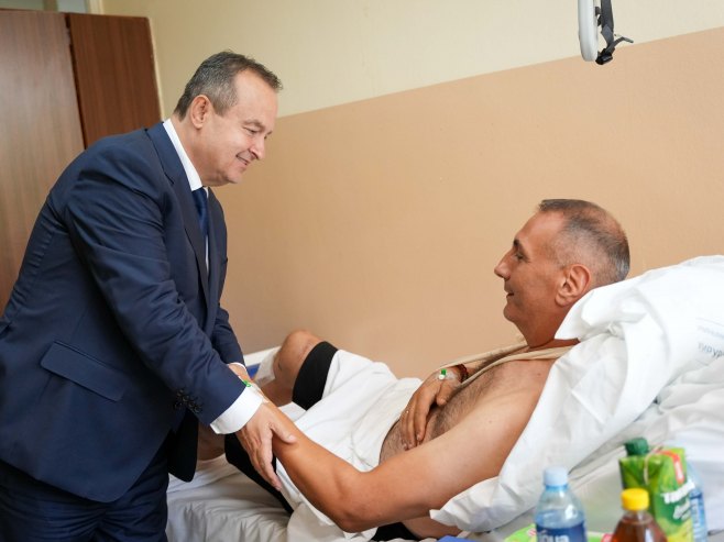 Dačić posjetio povrijeđenog policajaca koji se suprotstavio albanskom teroristi