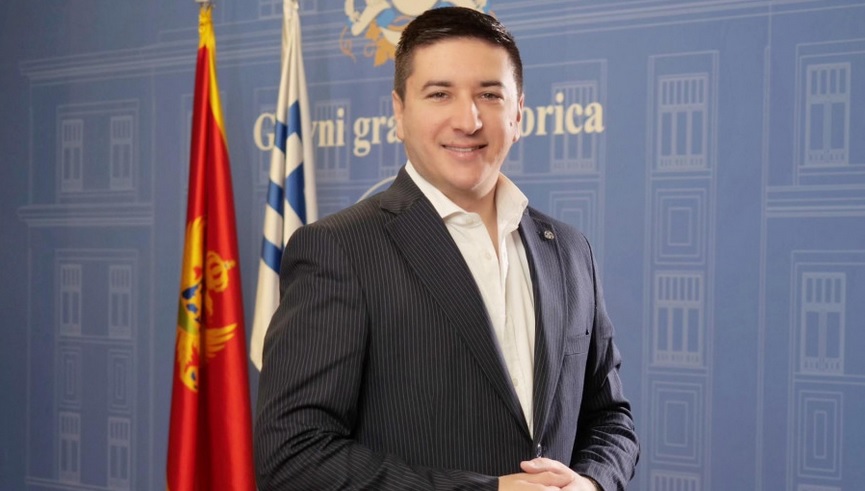 Dajković: Zabraniti nastupe Desingerice, truje našu omladinu