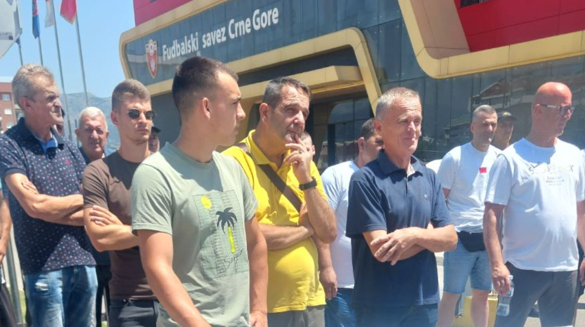 NVO Fudbalska Crna Gora protestovala ispred FSCG: Ko štiti čelnike?