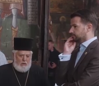 Licemjerstvo nema granica: Jakov juče sa otimačima svetinja, a danas ide u posjetu Crkvi