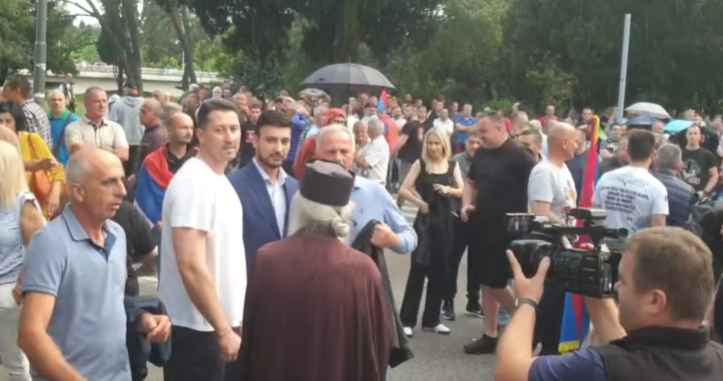 Dvoličnost crnogorske suverenističke politike u Budvi: Ne smeta SDP-u, SD-u, Liberalima i URA što je Jovanović protestvovao protiv Rezolucije o Srebrenici i sad hoće s njim da se domognu fotelja i preuzmu vlast!