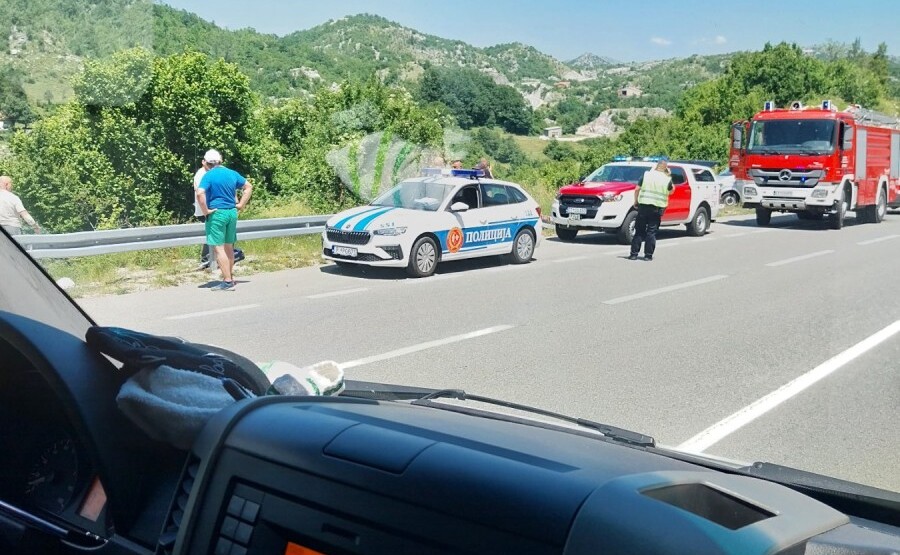 Vozilo sletjelo sa puta Cetinje – Budva, tri osobe povrijeđene