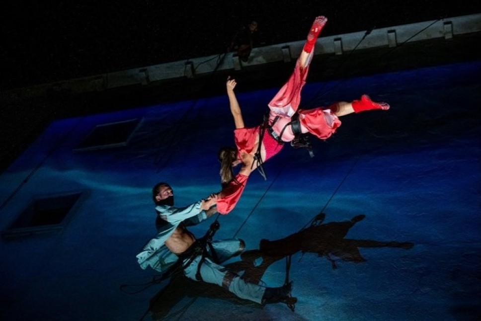 Vertikalna plesna predstava 16. jula: Love Bar – Danza Verticale