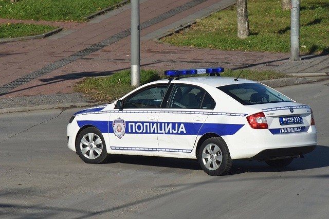 Beograd: Kćerka ubila majku, u toku potjera za njom