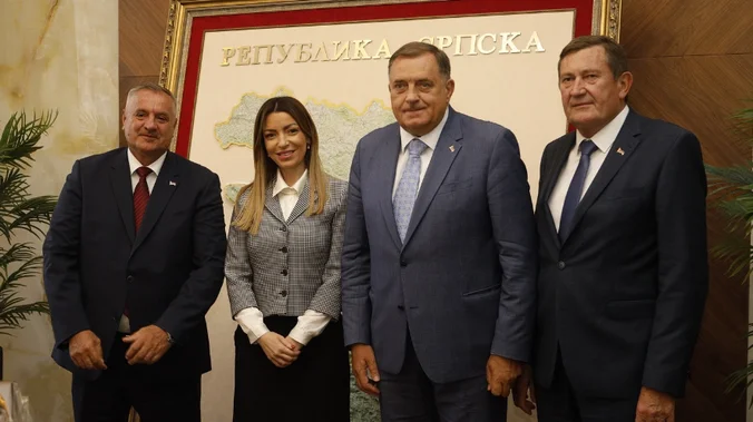 „Predvođeni predsjednikom Vučićem budućnost Srbije i Republike Srpske vidimo u zajedničkim radu, ruz očuvanje mira i stabilnosti“