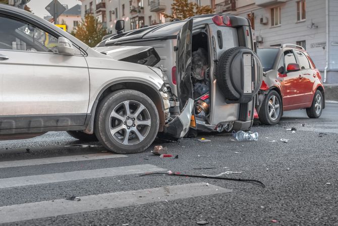 U poslednja 24 sata 18 saobraćajnih nezgoda, dvije osobe teže povrijeđene