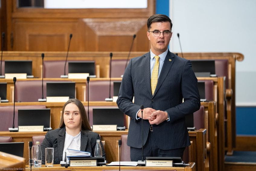 Verbalni sukob Šaranovića i Adžića: „Nemoj da ja počnem da pričam“