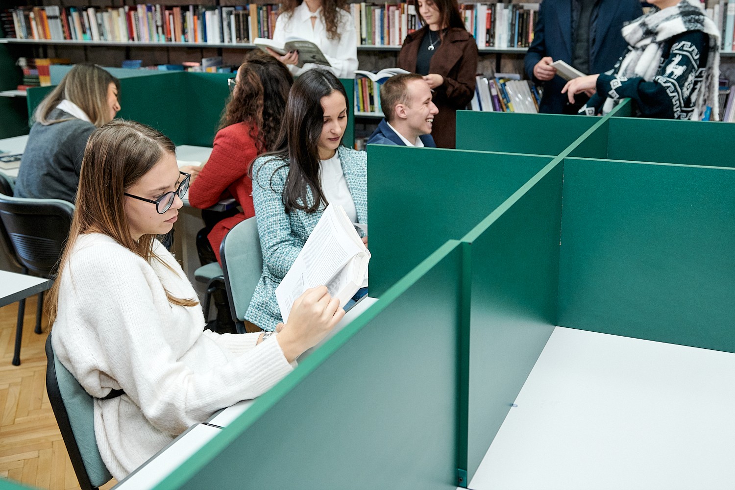 Ministarstvo objavilo četiri konkursa za učenike i studente