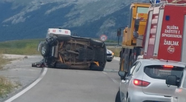 Prevrnuo se automobil na Žabljaku
