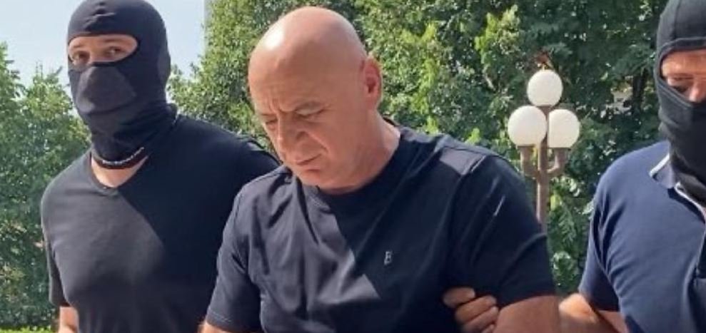 Udar na švercere: U međunarodnoj akciji uhapšen jedan od vođa klana Drešaj, pao i Vinetu Čoković u Budvi!