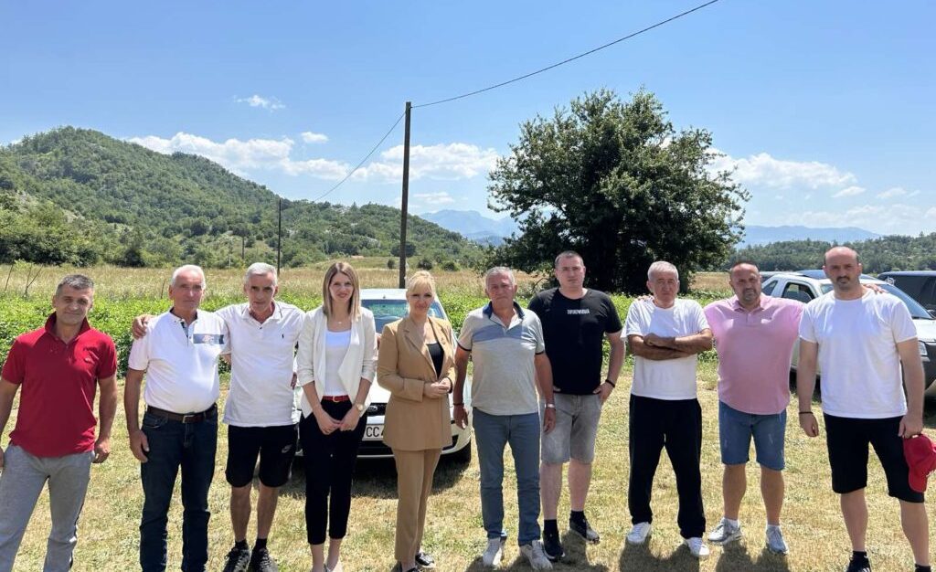 Borovinić Bojović u posjeti MZ Trmanje: Kroz konkretne inicijative podržaćemo život i rad na selu