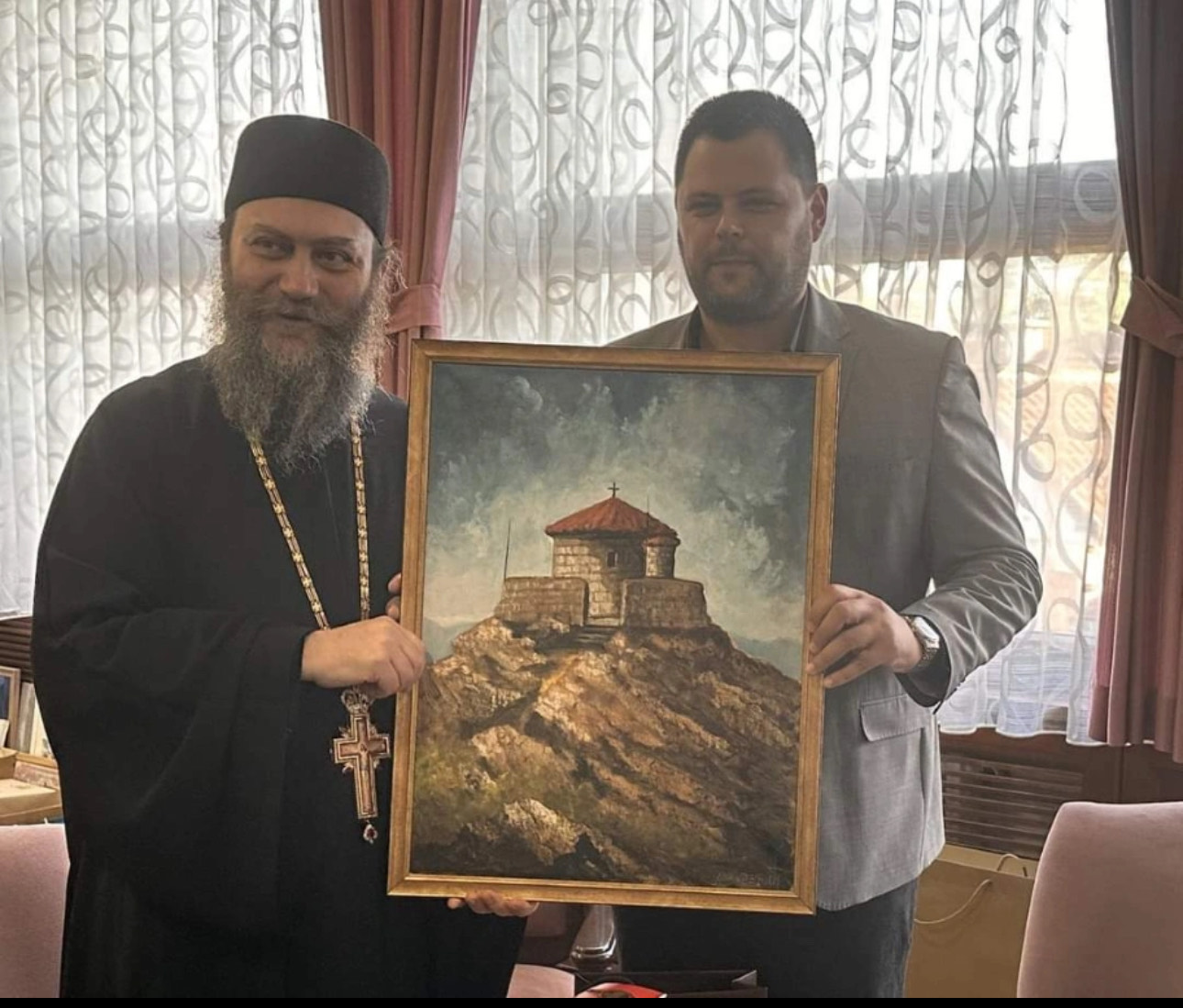 Kovačević primio u posjetu igumana Hilandara, uručio mu poklon sliku Njegoševe kapele