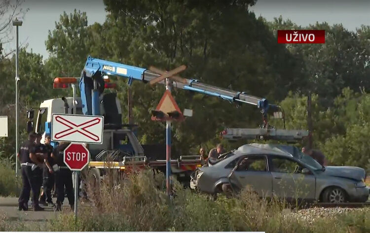 Dvoje djece i vozač poginuli nakon silovitog sudara sa vozom