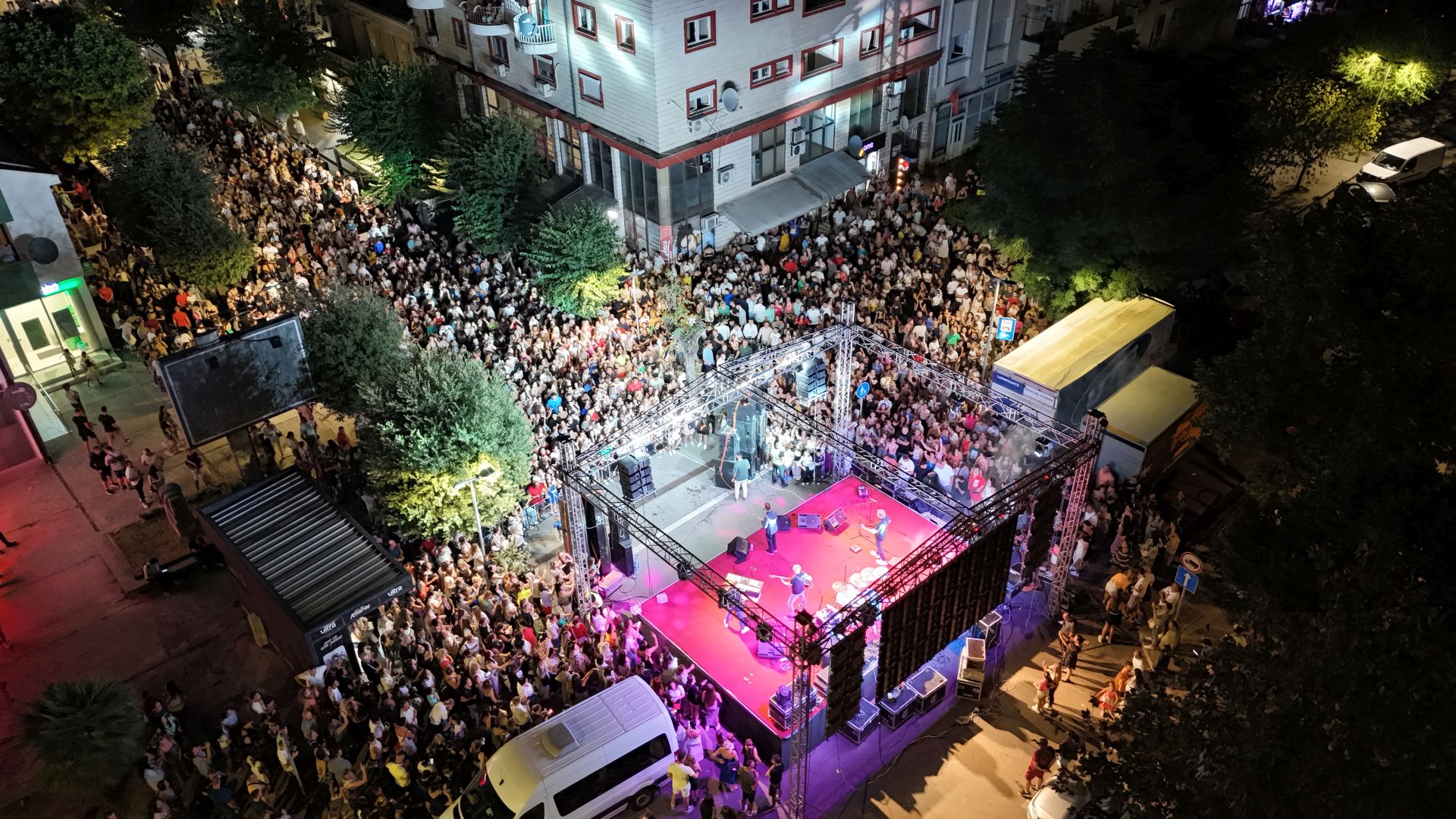 ​​​​​​Na spektakularan način otpočela manifestacija Rijekom Zetom