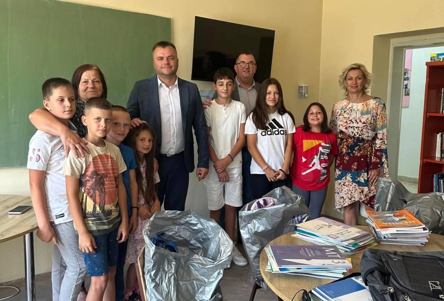 Nikšić: Više seoskih škola dobilo školsku opremu