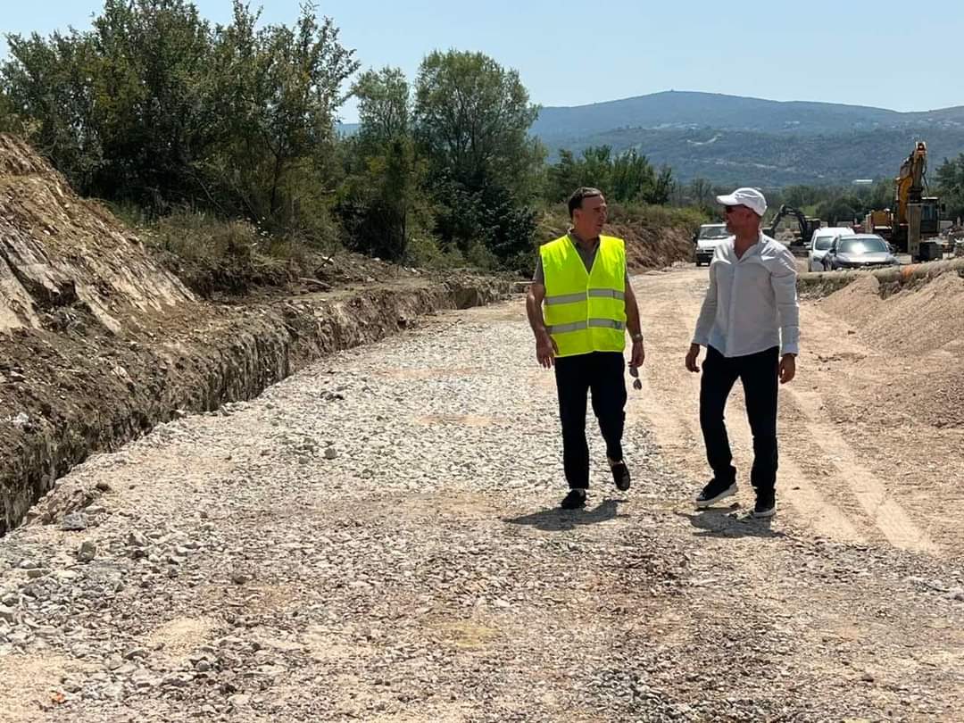 Lakušić za BORBU: Radovi na izgradnji cjevovoda od Lastve Grbaljske do Tivta napreduju, ali bi mogli biti intenzivniji i kvalitetniji!