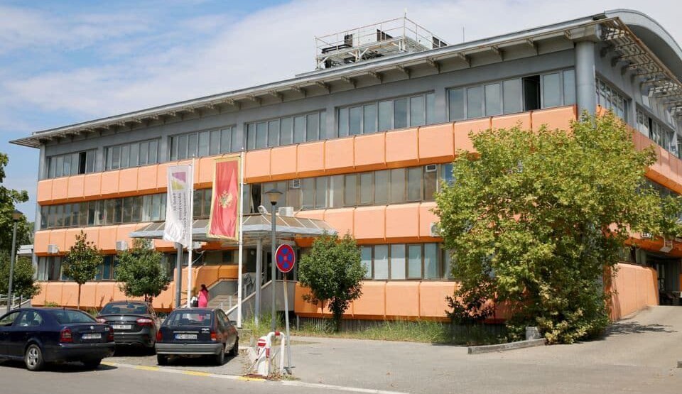 Zdravstvene ustanove duguju oko 3,7 miliona evra