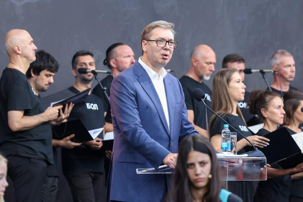 Vučić: Kažu da ćemo opet na traktore a ne razumiju da je traktor imenica mučenika, divnih i poštenih ljudi koji su morali da napuste svoja ognjišta