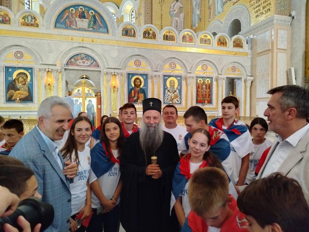 Patrijarh Porfirije i Vučić primili djecu – sportiste iz regiona: Srbija je vaša zemlja!