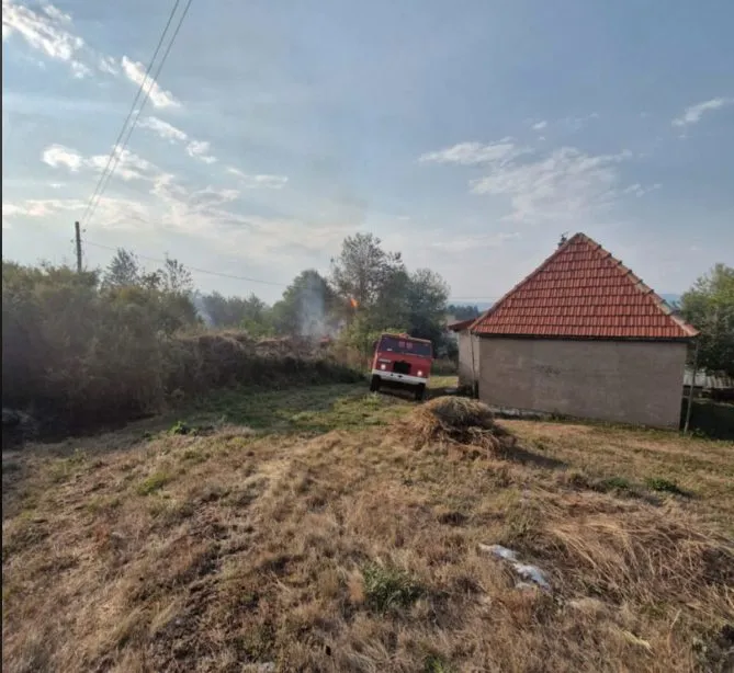 U Pljevljima aktivno više požara, izgorjelo nekoliko kuća u selu Vrba