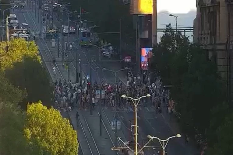 Militantne pripreme za „Beomajdan“: U toku nabavka velikog broja šatora i praniranje „Molotovljevih koktela“ za napad na policiju