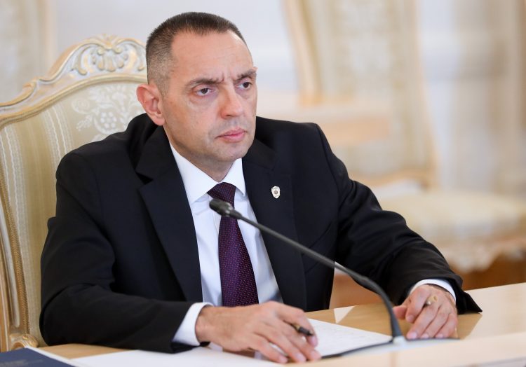 Vulin: Sinoćnji protest bio pokušaj rušenja vlasti koji je organizovala NATO opozicija uz pomoć određenih stranih službi