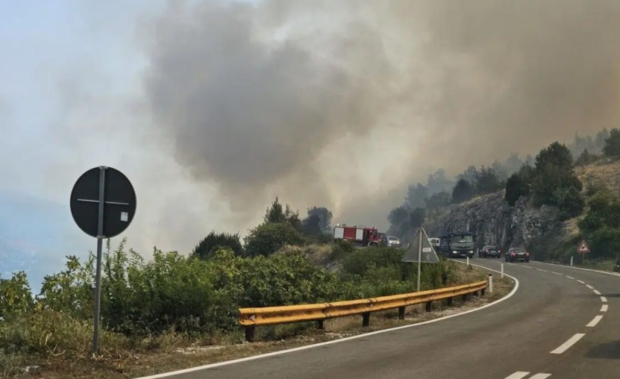 Na putu Nikšić – Podgorica: Požar u mjestu Drenoštica