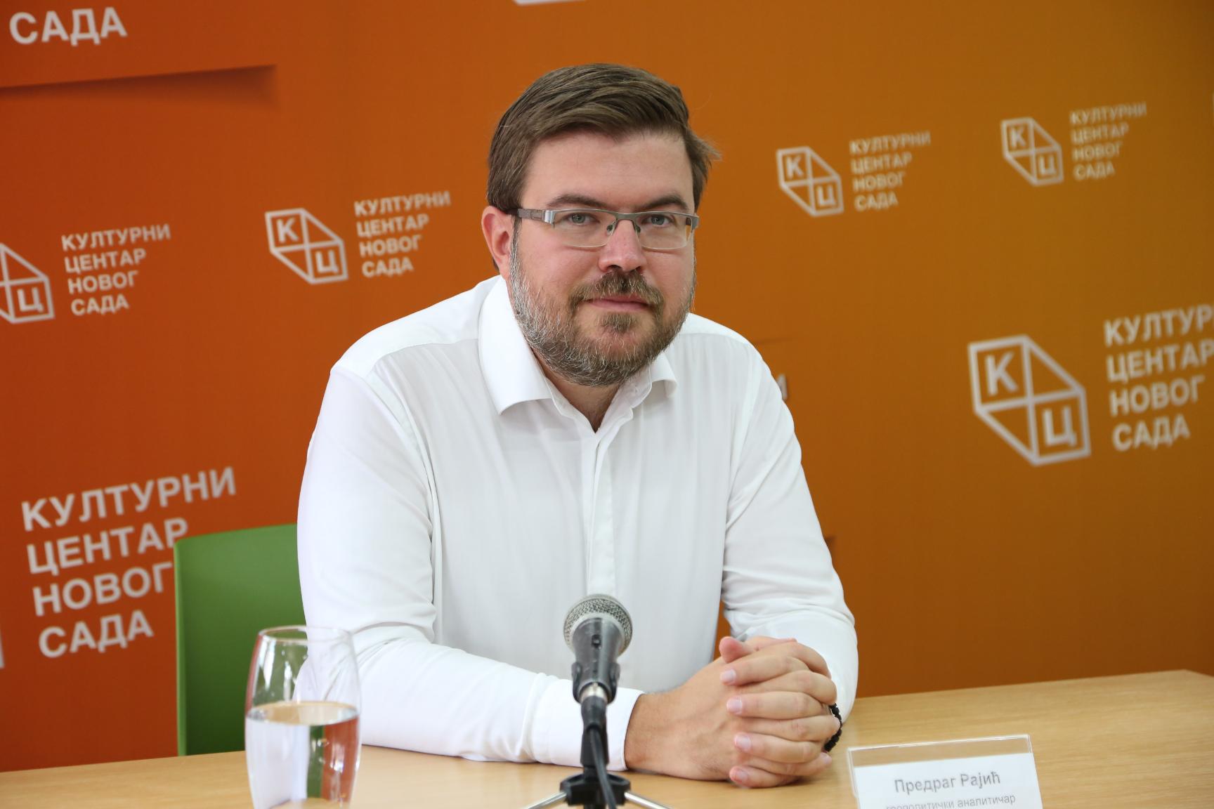 Predavanje geopolitičkog analitičara Predraga Rajića na temu „IZBORNI AVGUST“ na Jutjub kanalu KCNS