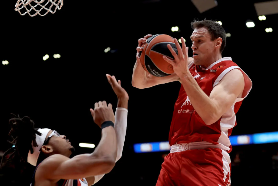 Zvezda kompletira roster sa iskusnim njemačkim krilnim centrom?