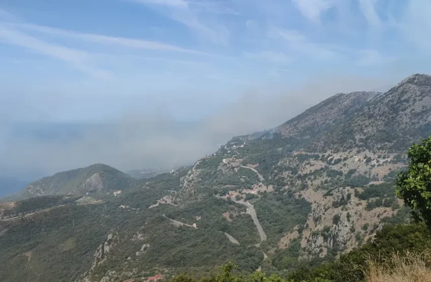 Požar u Reževićima i Perazića Dolu: Vatrogasci na terenu, situacija pod kontrolom