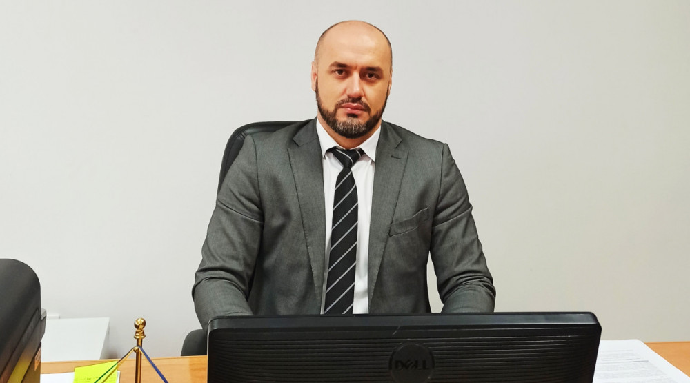 Hadžić poručio Rajkoviću: Uprava na čijem ste čelu nije vaša privatna prćija, pa da možete iznostiti kvalifikacije sa primjesama nacionalizma i diskriminacije