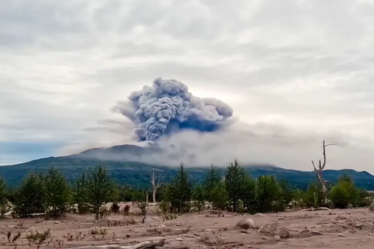Nakon snažnog zemljotresa na Kamčatki eruptirao vulkan Šiveluč