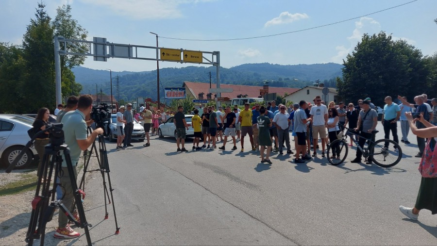 Mještani kolašinskih naselja danas blokirali put, velike probleme im donijelo otvaranje tunela „Klisura“