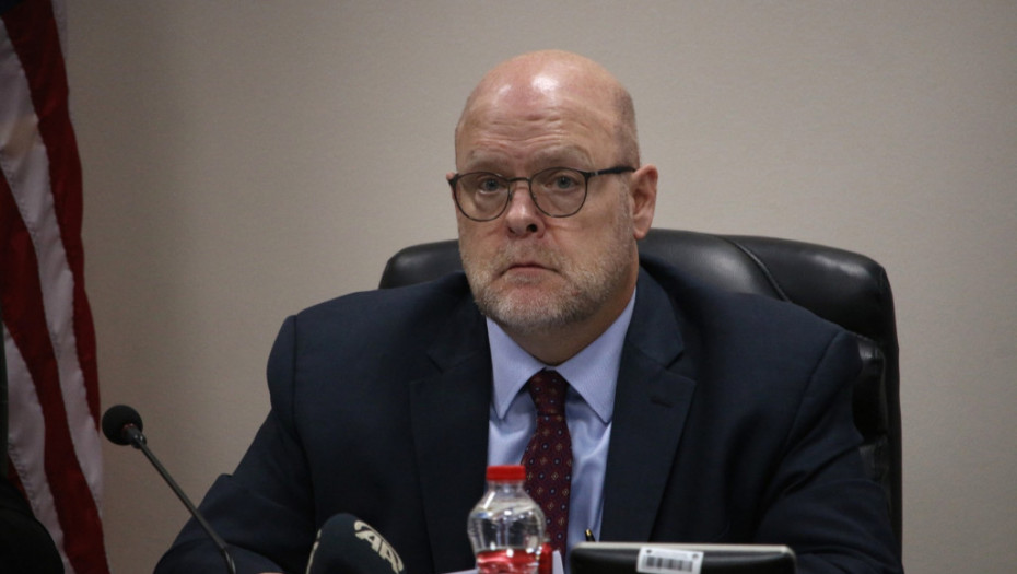 Hovenijer: Otvaranje mosta u Mitrovici moglo bi da ugrozi bezbjednost vojnika NATO-a ; Kurti i njegova Vlada stavljaju SAD pred izazove